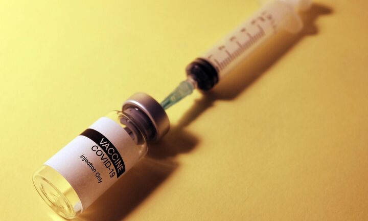 Στον πάγο το εμβόλιο της J&J – Τέλος Ιουνίου ο εμβολιασμός των σαραντάρηδων