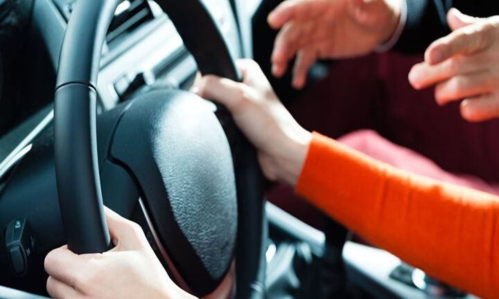 Αυθημερόν η αντικατάσταση για άδειες οδήγησης: Διεξοδικά τα βήματα της διαδικασίας