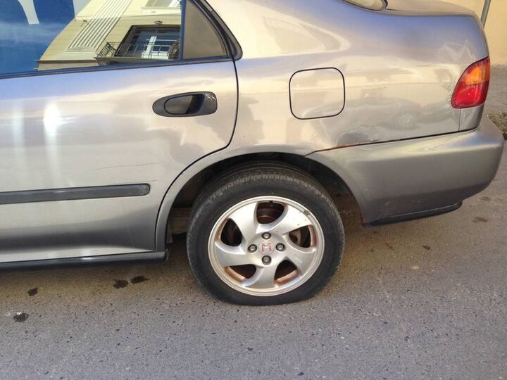 Απίστευτο περιστατικό: 17χρονός έσκασε λάστιχα σε οχήματα στη Σπάρτη!