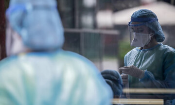 Πάνω από 10.000 οι θάνατοι από κορωνοϊό στην Ελλάδα -  Ξανά πάνω από 800 οι διασωληνωμένοι