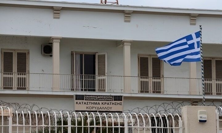 Αλκοόλ, ζάρια και μάρκες εντοπίστηκαν σε έρευνα στις φυλακές Κορυδαλλού