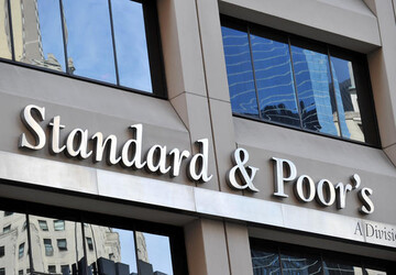 Standard & Poor's: Ανακοίνωσε την αναβάθμιση του αξιόχρεου τεσσάρων συστημικών ελληνικών τραπεζών