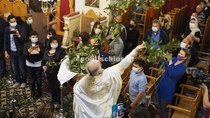 Χίος: Έγινε η πρώτη Ανάσταση με τον «ιπτάμενο ιερέα» που κάθε χρόνο γίνεται viral στο διαδίκτυο 