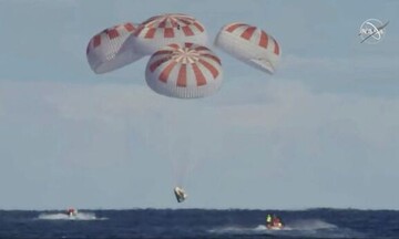 ΗΠΑ :Επέστρεψε στη γη η διαστημική κάψουλα της SpaceX με τέσσερις αστροναύτες