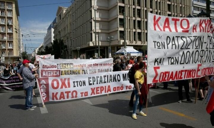 Σε εξέλιξη η συγκέντρωση για την εργατική Πρωτομαγιά στο κέντρο της Αθήνας
