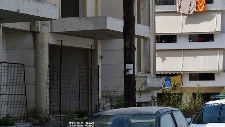 Εικόνες φρίκης στο Ναύπλιο: Βρέθηκε πτώμα σε πιλοτή οικοδομής (ΦΩΤΟ)