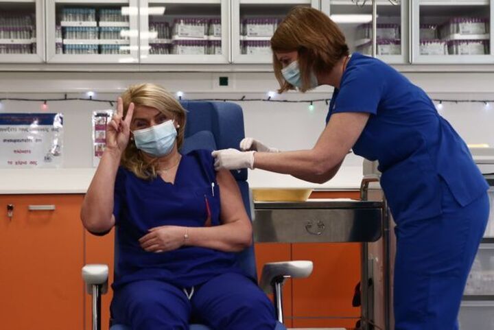 ΠΟΕΔΗΝ: «Κατασυκοφάντηση του υγειονομικού προσωπικού - Πάνω από 80% έχει εμβολιαστεί»