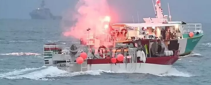 Σοβαρή κρίση αλα Ίμια μεταξύ Γαλλίας και Βρετανίας στη Μάγχη - Έσπευσαν πολεμικά πλοία (video)