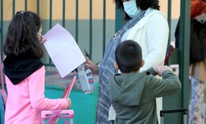 Σχολεία: Σε 3.000 ανέρχονται τα θετικά self-tests σε εκπαιδευτικούς, μαθητές και εργαζόμενους