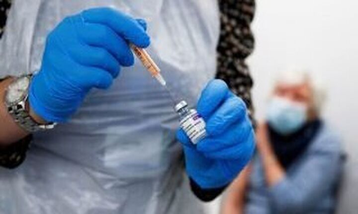 Αρνήτρια γιατρός στο Κέντρο Υγείας στη Λαμία: «Κινδυνεύετε με το εμβόλιο»