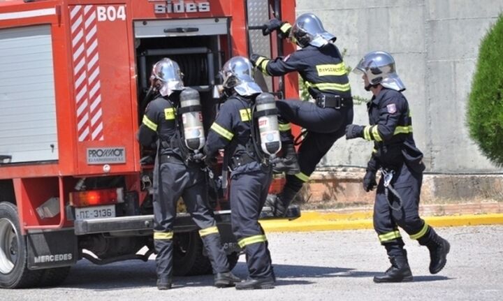 Σε εξέλιξη πυρκαγιά στην Κεραμιδέζα Μάνδρας 