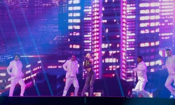 Eurovision: Ντυμένη με 250.000 κρύσταλλα Swarovski η Στεφανία