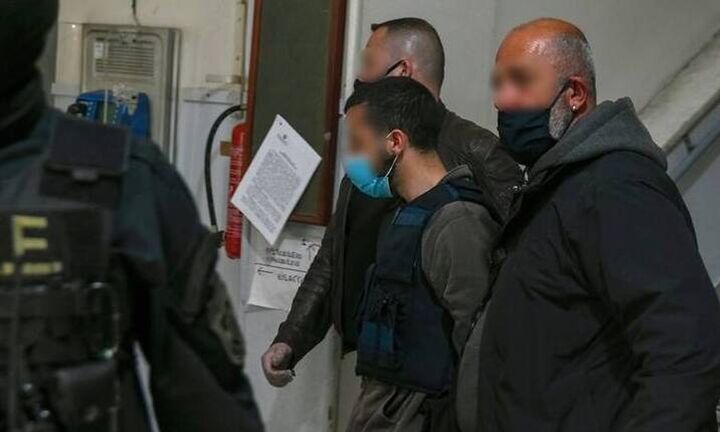 Διπλή δολοφονία στη Μακρινίτσα: Εισαγγελική πρόταση να δοθεί η επιμέλεια του παιδιού στους παππούδες