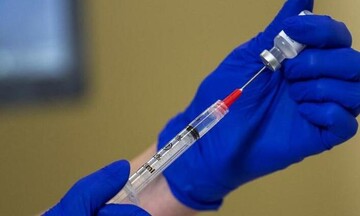 Υποχρεωτικός εμβολιασμός: Αυτές είναι οι κατηγορίες εργαζομένων που θα εμβολιαστούν μετά την ΕΜΑΚ