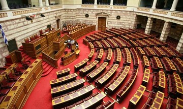Βουλή: Ψηφίστηκε το νομοσχέδιο για την ψήφο των ομογενών