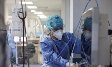 Κορωνοϊός: 2.020 νέα κρούσματα, 617 διασωληνωμένοι και 56 νεκροί το τελευταίο 24ωρο