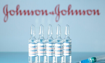 Η Βρετανία ενέκρινε σήμερα το μονοδοσικό εμβόλιο της Johnson & Johnson