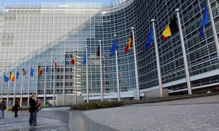 Ευρωπαϊκή Επιτροπή: Να αρθούν οι ταξιδιωτικοί περιορισμοί στα 27 κράτη - μέλη πριν το καλοκαίρι 