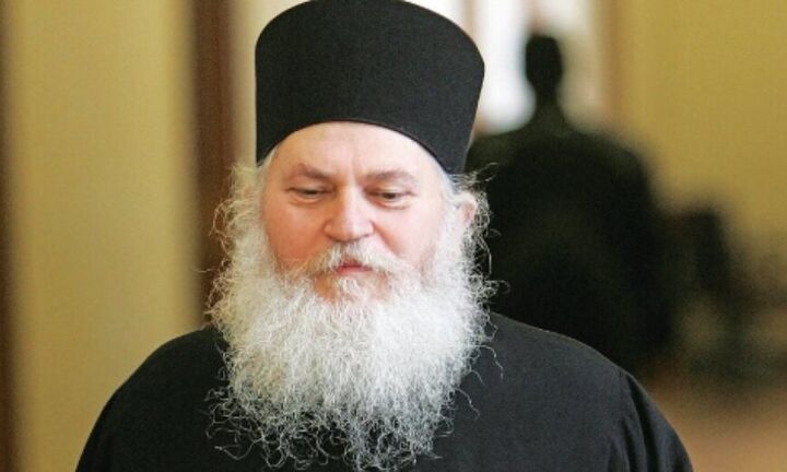 Διασωληνώθηκε ο ηγούμενος της Μονής Βατοπεδίου Εφραίμ που είχε βρεθεί θετικός στον κορωνοϊό