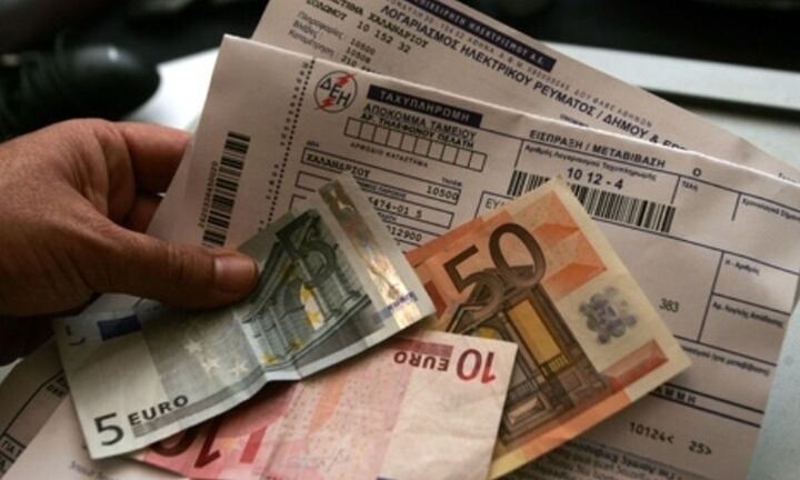ΔΕΗ: Eκπτωση 30% στα τιμολόγια από τον Αύγουστο και ρήτρα τιμής χονδρικής