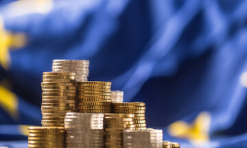Κομισιόν: Άντλησε 20 δισ. ευρώ από το 10ετές ομόλογο για την χρηματοδότηση του Ταμείου Ανάκαμψης