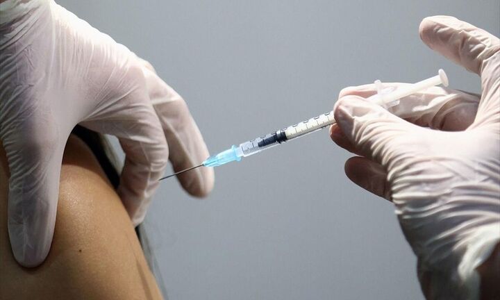 Άνοιξε στις Βρυξέλλες ο εμβολιασμός για τους νέους ηλικίας 18 ετών και άνω
