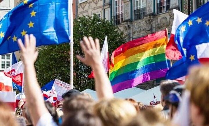 Η Ελλάδα συνυπογράφει την κοινή δήλωση της ΕΕ κατά της Ουγγαρίας για τα δικαιώματα των ΛΟΑΤΚΙ