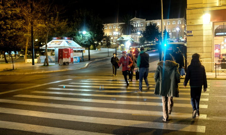 Τέλος απαγόρευση κυκλοφορίας και self test στους εμβολιασμένους – Όλα τα μέτρα από σήμερα