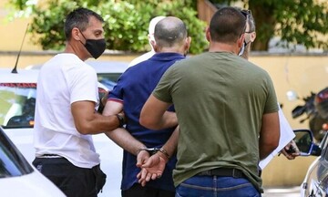 Προθεσμία για να απολογηθεί για τη νέα δολοφονία έως την Πέμπτη πήρε ο δολοφόνος του Σεργιανόπουλου