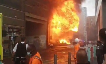 Μεγάλη πυρκαγιά στο νότιο Λονδίνο - Επιχειρούν 10 πυροσβεστικά οχήματα και 70 πυροσβέστες