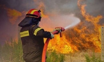 Θεσσαλονίκη: Υπό έλεγχο η φωτιά στον Τρίλοφο Θέρμης