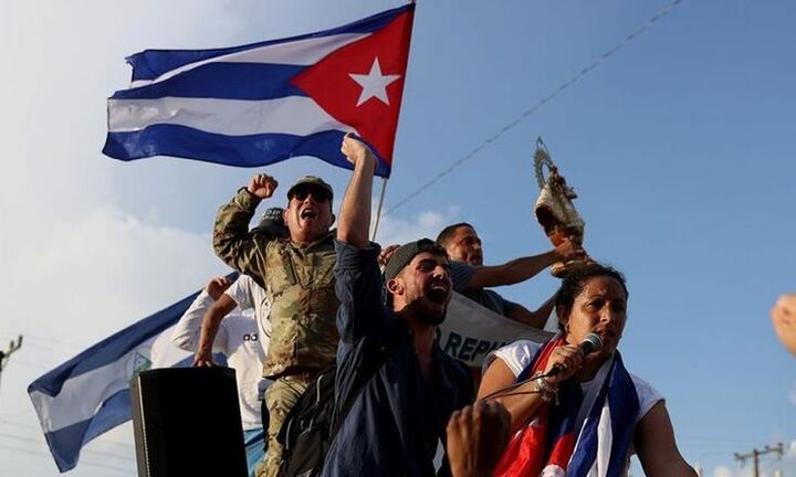 Τι συμβαίνει στην Κούβα: Θα εγκαταλείψει τον σοσιαλισμό για κάποιου είδους καπιταλισμό;
