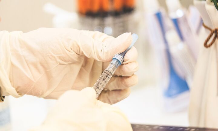 Ανοίγει η πλατφόρμα των εμβολιασμών για τους εφήβους 15-17 ετών