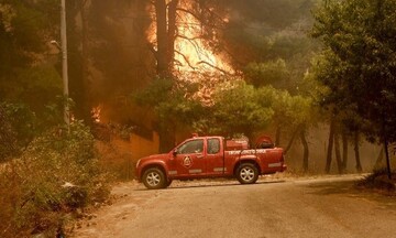  Έκτακτη σύσκεψη στην Πάτρα - Σε εξέλιξη η πυρκαγιά στην Αχαΐα - Εκκενώθηκε ο οικισμός Πτέρη