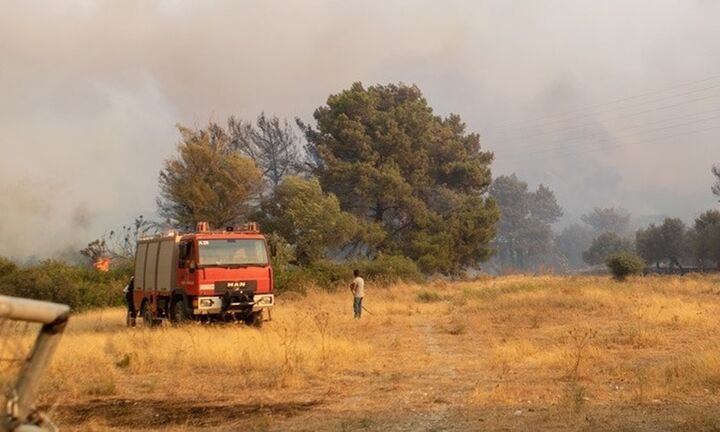Αναζωπύρωση της φωτιάς στην Ρόδο - Εκκένωση της περιοχής Μαριτσών