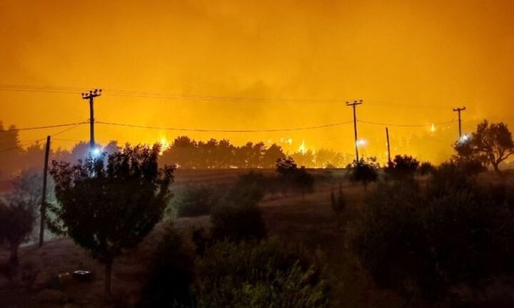 Τέσσερα μέτωπα φωτιάς στη Λίμνη Ευβοίας  - Μετρούν τα καμένα σπίτια