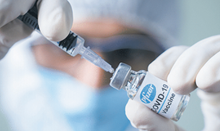 ΗΠΑ: Η Pfizer θα απαιτήσει από τους εργαζομένους της να εμβολιαστούν