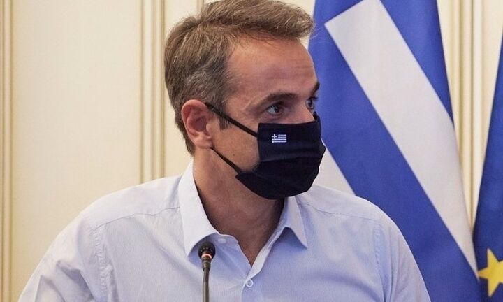 Στο Συντονιστικό Κέντρο Επιχειρήσεων, στο Χαλάνδρι, ο πρωθυπουργός