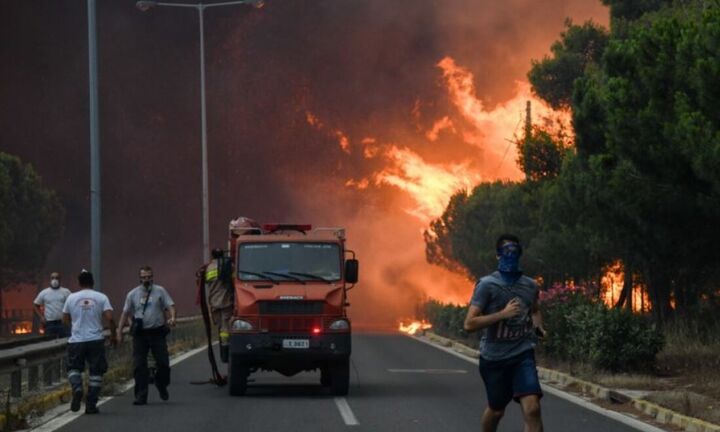 Συνεχίζεται η μάχη σε Εύβοια, Ηλεία-Αρκαδία και Λακωνία-Πυρκαγιές από κεραυνούς σε Μάνδρα-Χαλκιδική