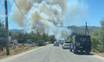  Διακοπές κυκλοφορίας στα Βίλια λόγω της πυρκαγιάς