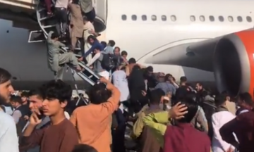 Χάος στο Αφγανιστάν -Εκτός ελέγχου πλήθος στο αεροδρόμιο της Καμπούλ - Τουλάχιστον πέντε νεκροί