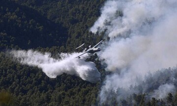 Πυρκαγιά στα Βίλια: Ανεξέλεγκτη η πύρινη λαίλαπα - Εκκενώθηκαν πέντε οικισμοί