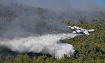 Πυρκαγιά στα Βίλια - Στη μάχη και τα δύο ρωσικά "Ιλιούσιν"  - Βελτιωμένη η κατάσταση 