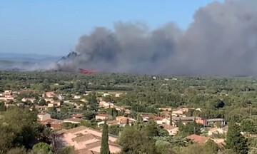 Γαλλία: Ένας νεκρός από την πυρκαγιά στο Σεν Τροπέ - 1.200 πυροσβέστες στη μάχη της κατάσβεσης