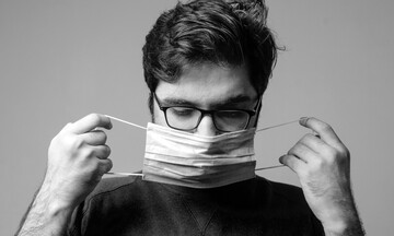 Προς επιστροφή της μάσκας - Σφίγγει ο κλοιός για τους ανεμβολίαστους