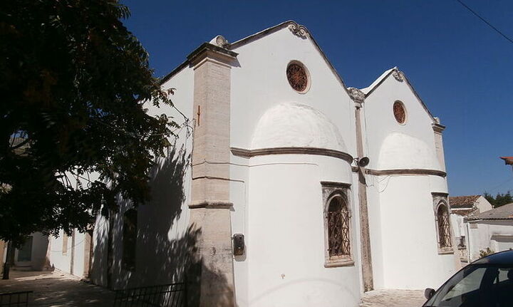 Εκκλησία στην Κρήτη μετατρέπεται σε εμβολιαστικό κέντρο - Τι είπε ο ιερέας