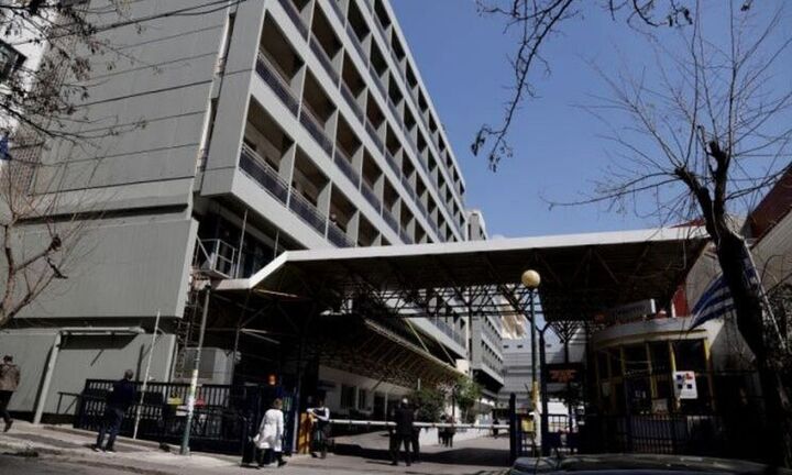 Εισαγγελική παρέμβαση για ανεμβολίαστη που κατέληξε στον "Ευαγγελισμό"