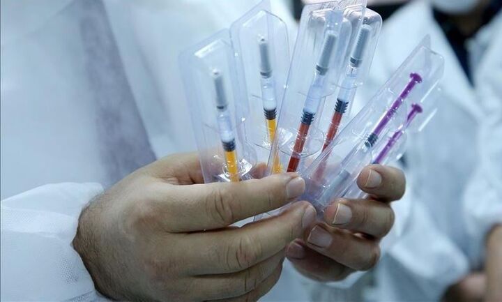 Νέα υπόθεση με πλαστά πιστοποιητικά εμβολιασμού σε νοσηλευτές και γιατρούς
