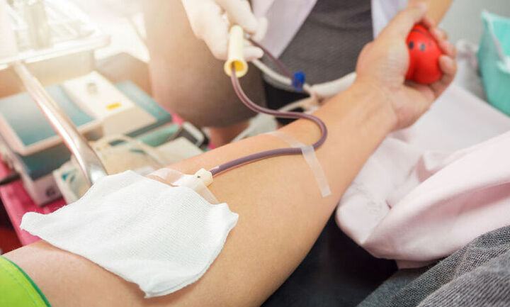 Σάλος στην Πάτρα: Αντιεμβολιαστές αρνούνται να λάβουν αίμα από εμβολιασμένους