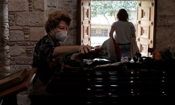 Λαϊκό προσκύνημα για τον Μίκη Θεοδωράκη - Σήμερα η τελετή αποχαιρετισμού